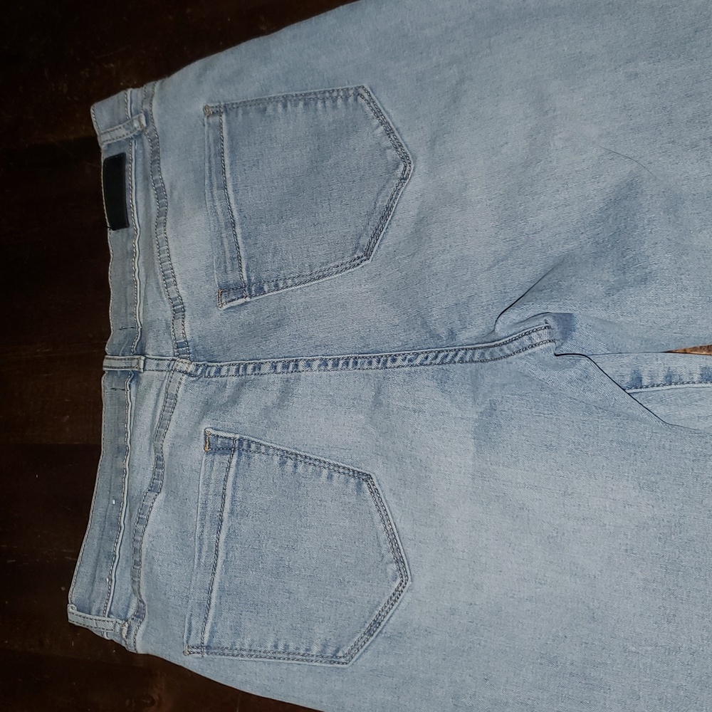 Nicole Miller High Rise Lt. Blue, Size 8, 5 Pocket Style, Button Fly Jeans. - Picture 5 of 10